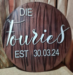 ROUND GUEST BOARD