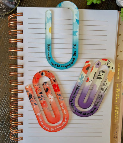 Giant Paperclip Bookmarks